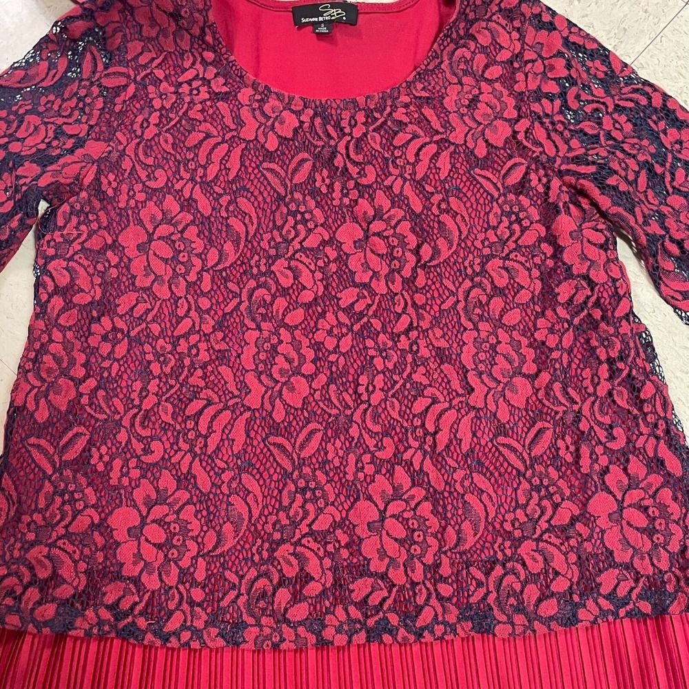 SUZANNE BETRO Womens Top Sz Small Burgundy Navy Lace‎ Overlay Pleated Whimsigoth - Picture 6 of 12
